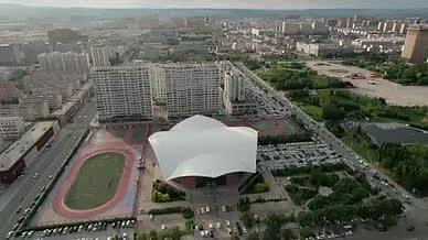 5.4k航拍锡林浩特市体育健身中心篮球馆视频的预览图